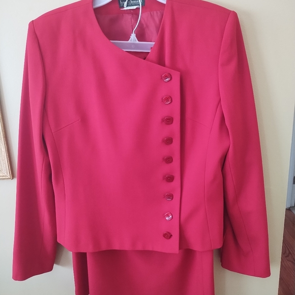 Harve Bernard suit,side button jacket size 10, skirt top zipper split at bottom. - Picture 1 of 6